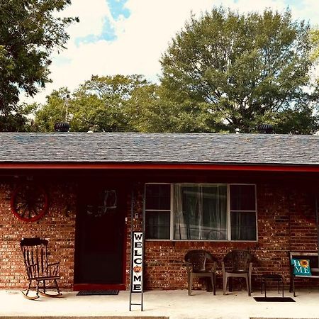 Murfreesboro Wandering Wagon Located In Town Exterior foto